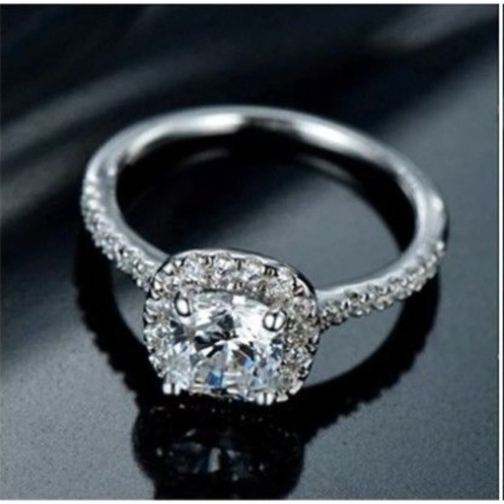 Halo Simulated Diamond Engagement Ring Round Cut Silver Tone‎